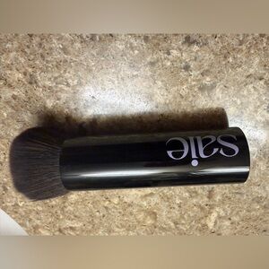Saie Big Makeup Brush